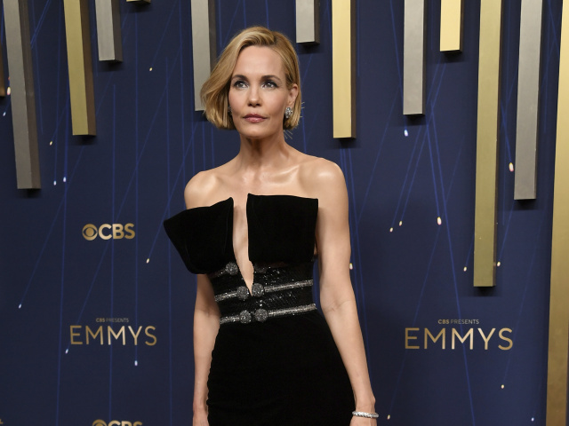 Leslie Bibb oblečená v kreácii Armani Privé 