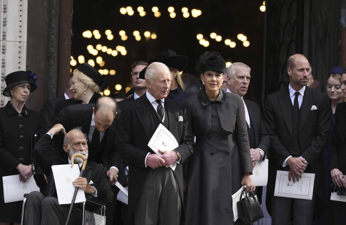 Kráľ Karol III a Sophie Winkleman