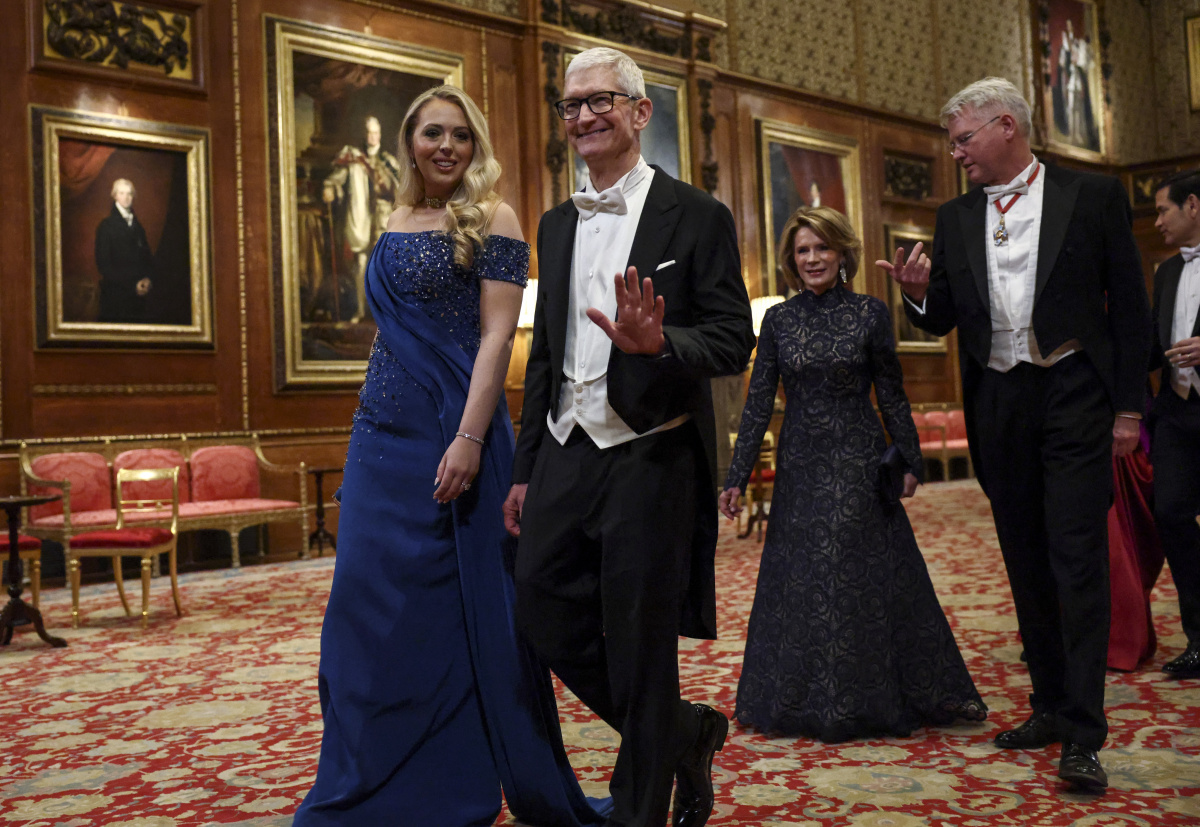 Šéf Apple Tim Cook s dcérou Donalda Trumpa Tiffany. 