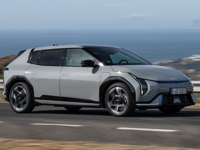 Hatchback Kia EV4 má byť najmä univerzálny a všestranný. Jeho robustné tvary tak trochu evokujú SUV.