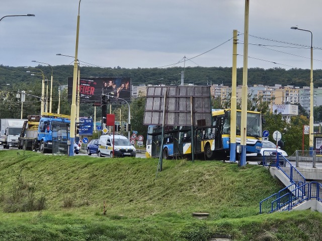 Košický autobus MHD havaroval v skorých ranných hodinách na zastávke Pri hati