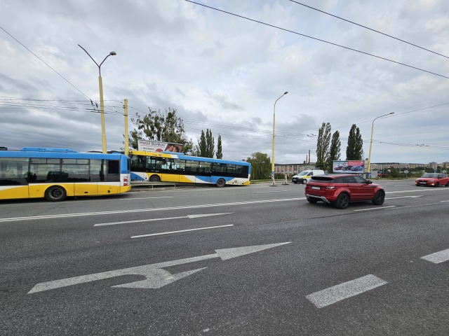 Košický autobus MHD havaroval v skorých ranných hodinách na zastávke Pri hati