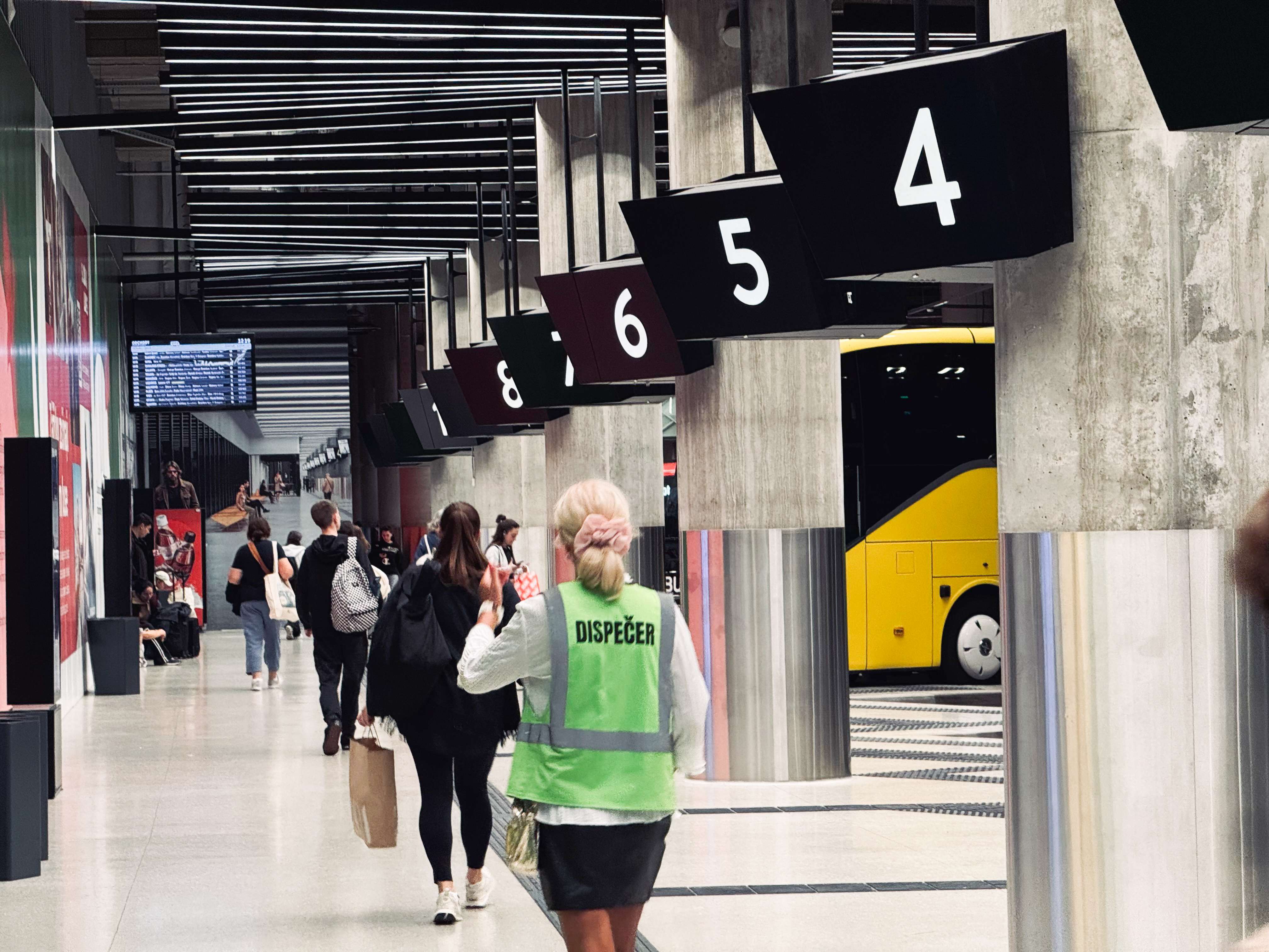 Autobusová stanica Nivy počas premeny v septembri 2025