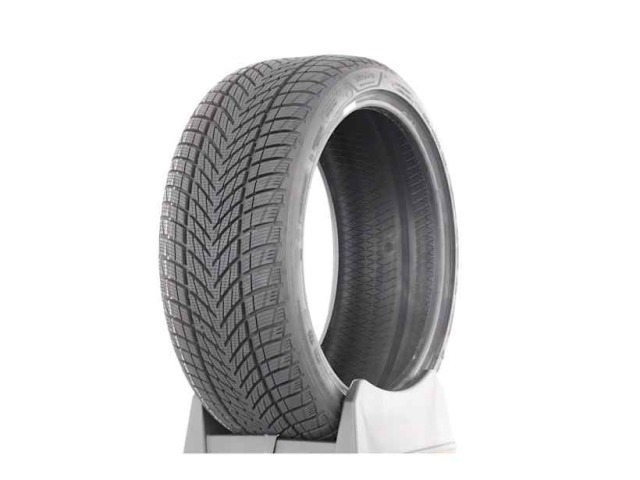 Víťazom testu je pneumatika Goodyear UltraGrip Performance 3. Hoci nie je úplne najlepšia na snehu či na mokrej vozovke, k svojim kvalitám pridáva neuveriteľnú životnosť. Zvládne až 76 000 kilometrov.