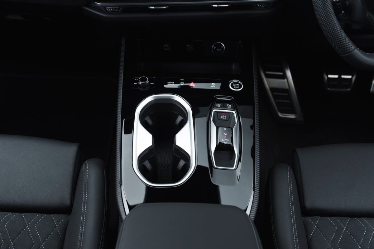Audi A6 TFSI e-hybrid quattro - 2025