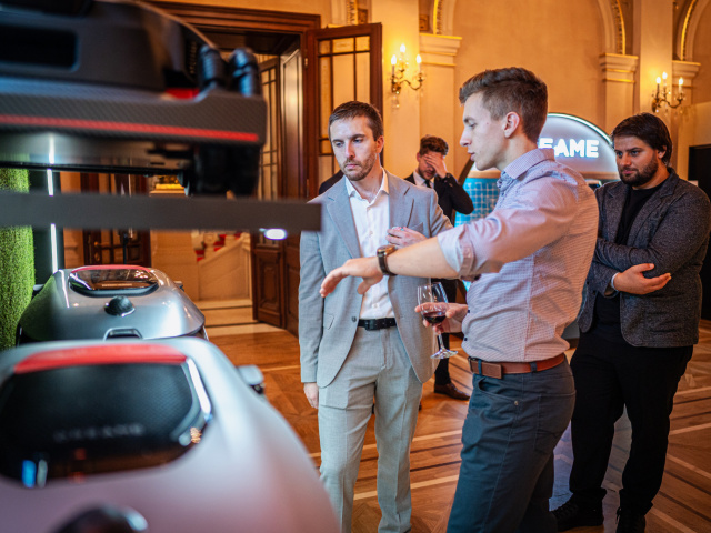 Kosačky trávnikov - chlapská záležitosť.