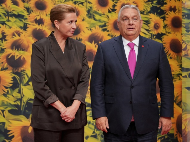 Orbán, Frederiksenová