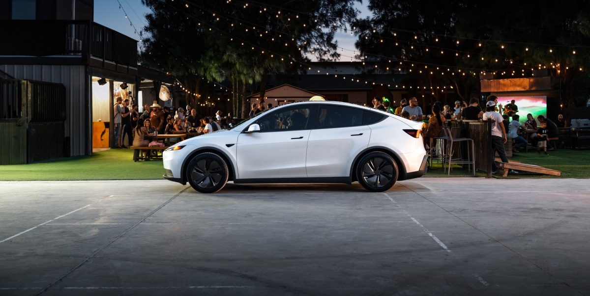 Tesla Model Y Standard 1
