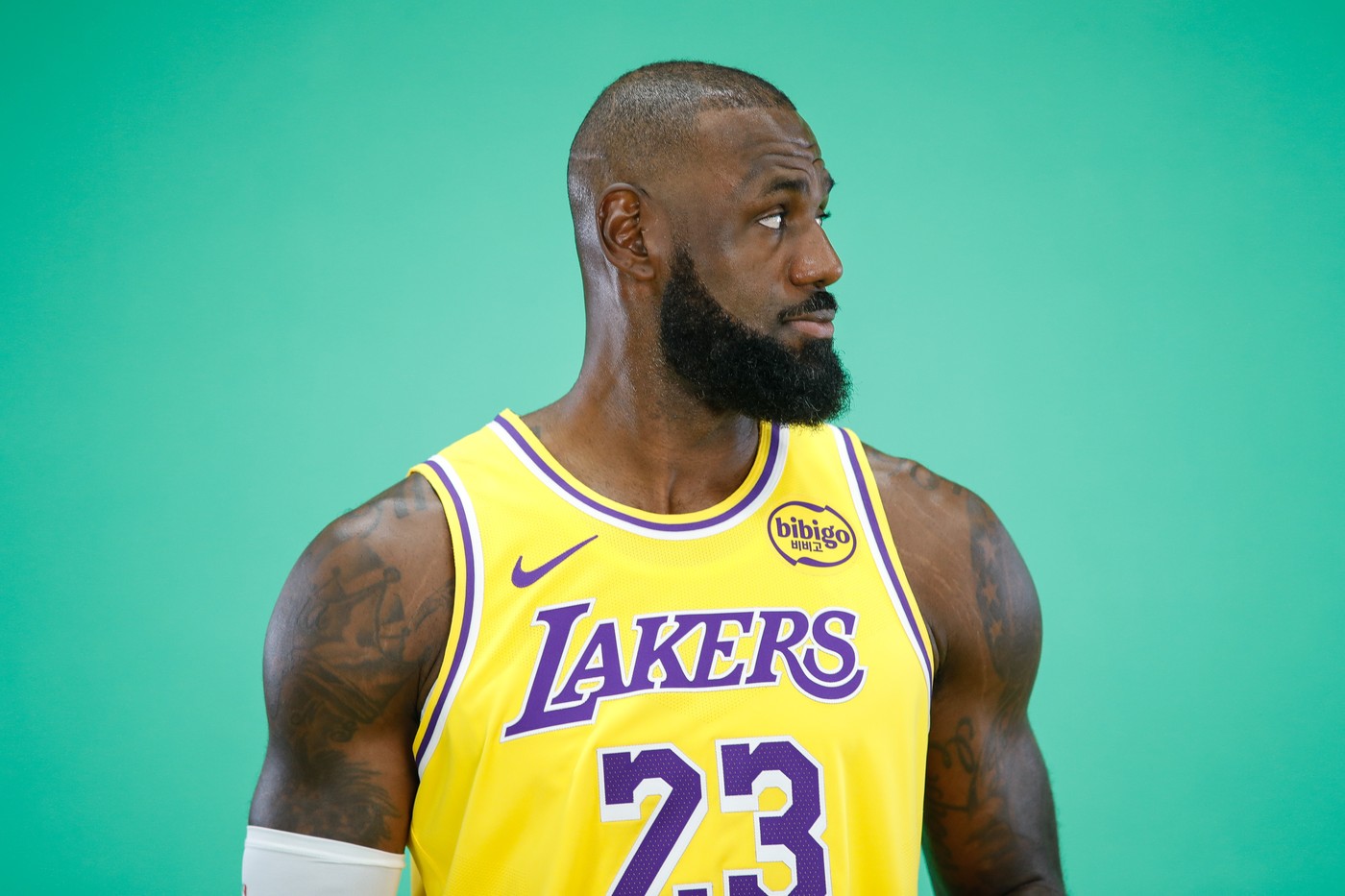 40-ročný LeBron James na tímovom fotení LA Lakers pred štartom sezóny 2025/2026.