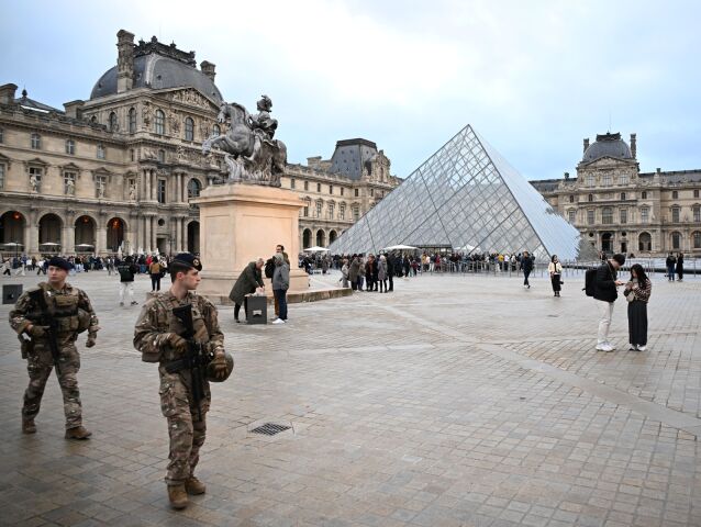 louvre, múzeum