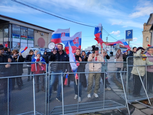 Rokovanie vlády v Šuranoch