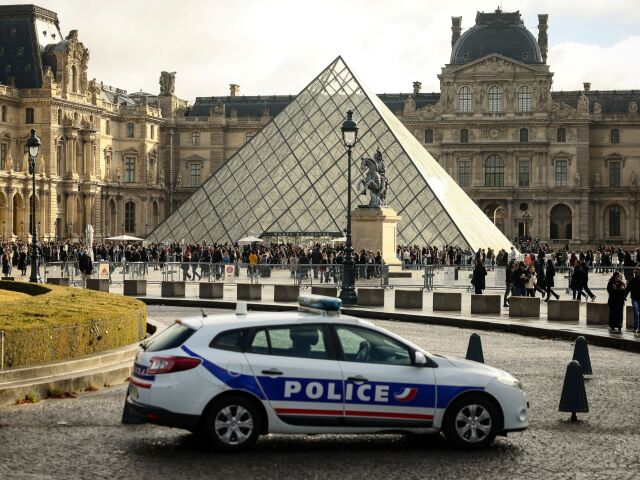 Louvre paríž