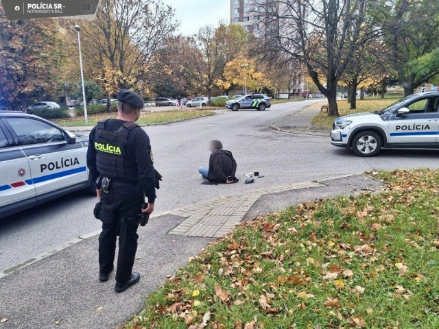 nitra, muž zbraň
