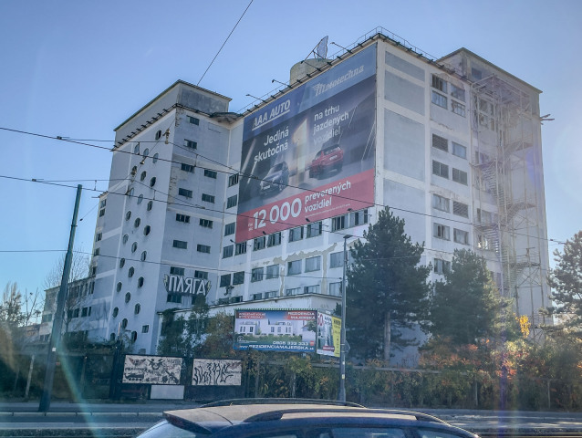 Bývalé chemické závody Juraja Dimitrova, súčasný Istrochem, čaká sanácia envirozáťaže.