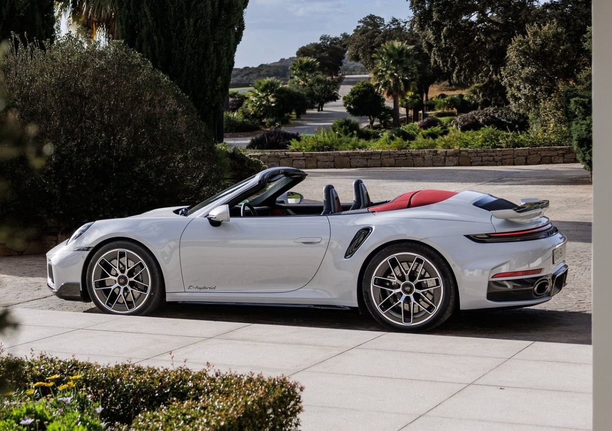 Porsche 911 Turbo S 2026 10