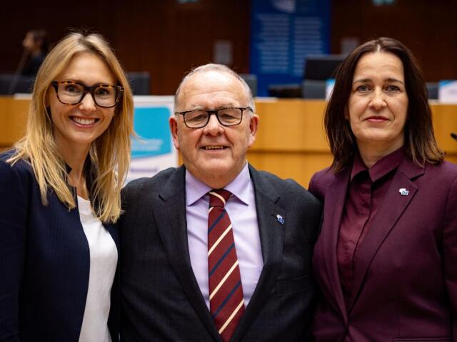 Vedenie EHSV: predseda, Ír Séamus Boland, podpredsedníčka pre rozpočet, Češka Alena Mastantuono (vľavo) a podpredsedníčka pre komunikáciu, Chorvátka Marija Hanževački.