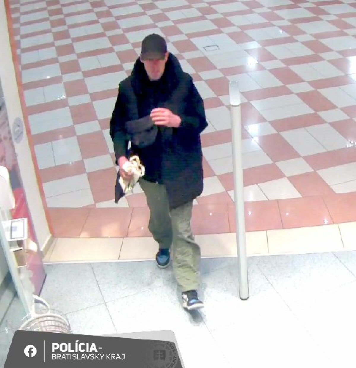 polícia pátra, zlodeji v drogérii