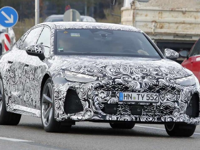 Audi RS6 v podobe sedanu je pre Ingolstadt veľmi netypickým riešením. Napriek tomu príde už na budúci rok. A pod kapotou bude aj spaľovák.