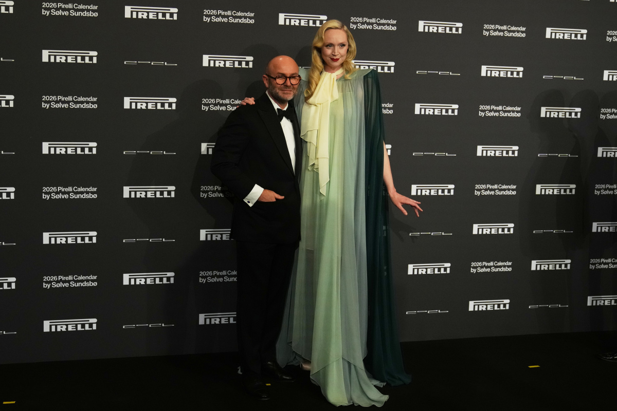 Fotograf Solve Sundsbo a herečka Gwendoline Christie.