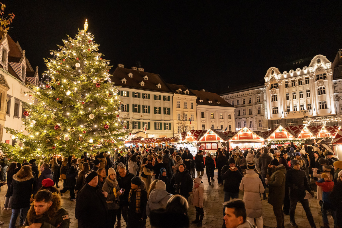 Vianočné trhy sobota večer Bratislava
