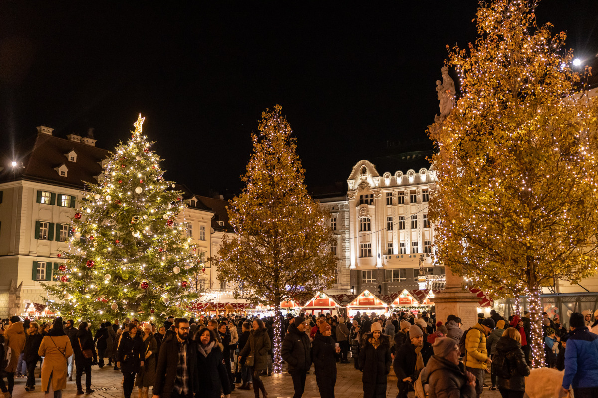 Vianočné trhy sobota večer Bratislava