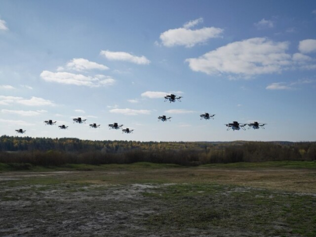 Roj dronov, dron, vojna, Ukrajina