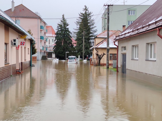 Zatopená ulica v meste Sliač.