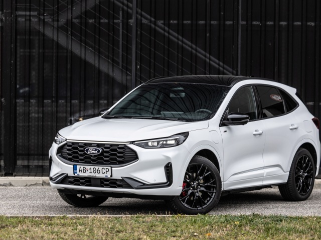Ford Kuga PHEV - test 2025