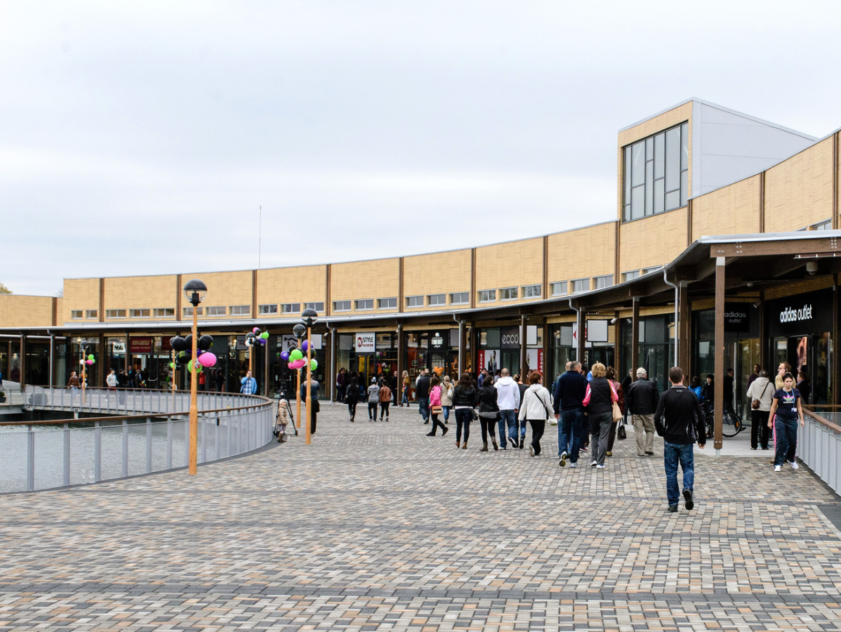 SR Voderady outlet centrum otvorenie TTX