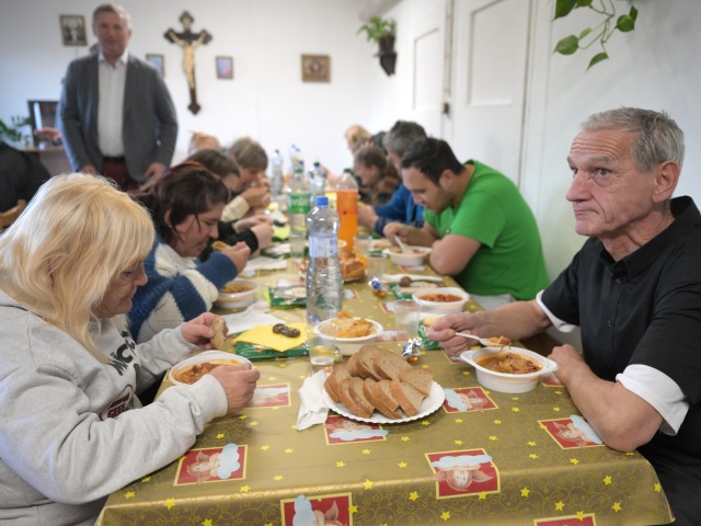 Bezdomovci / Vianočné stretnutie / Charita /