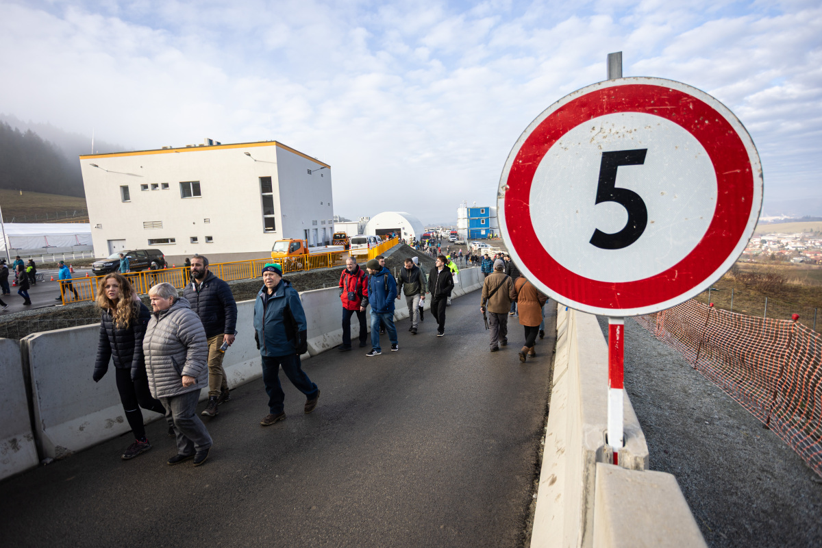SR Višňové tunel otvorenie doprava ZAX