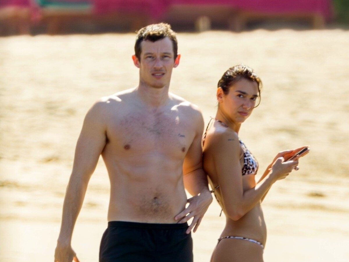 Dua Lipa a jej partner - herec Callum Turner