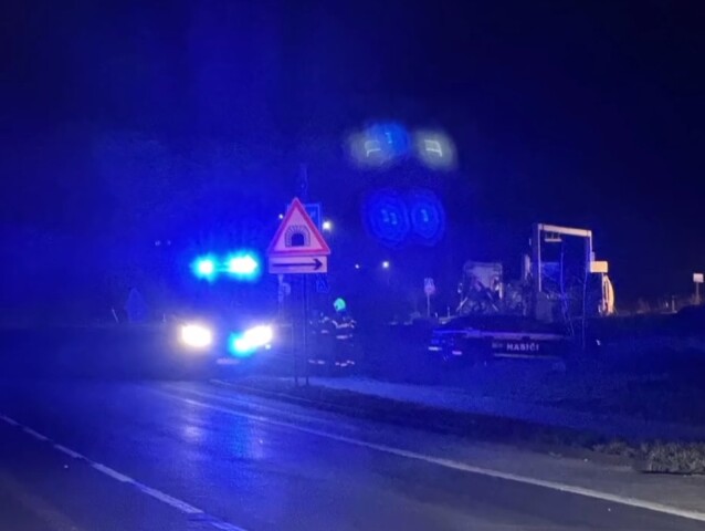 formaldehyd  Kysuce, Čadca, Svrčinovec, výjazd D3, nehoda kamióna