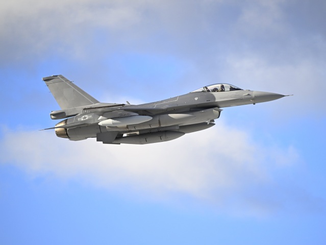 SR Kuchyňa Stíhačky F-16 Prílet BAX