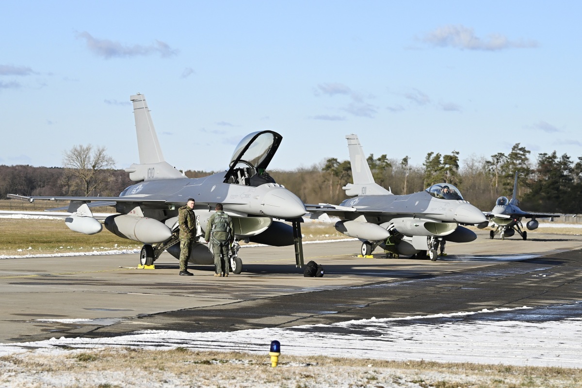 SR Kuchyňa Stíhačky F-16 Prílet BAX