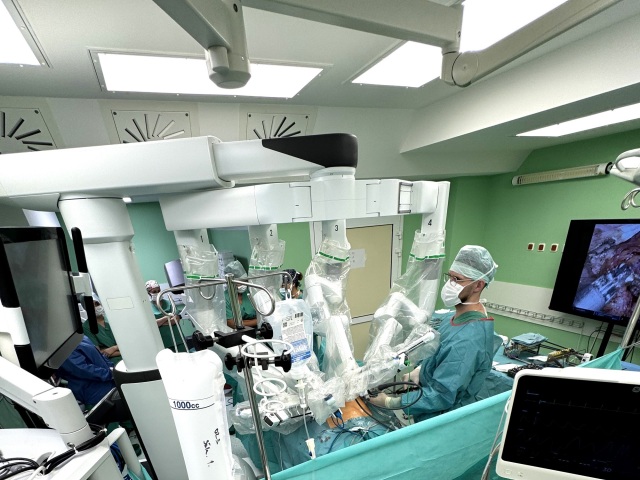 Tisíca robotická operácia gynekologického tímu je podľa vedenia nemocnice významným míľnikom.