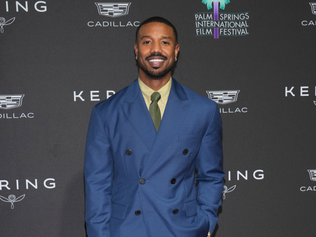 Herec Michael B. Jordan si odnášal domov jednu z cien. 