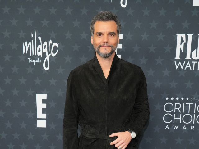 Herec Wagner Moura v kreácii Zegna. 
