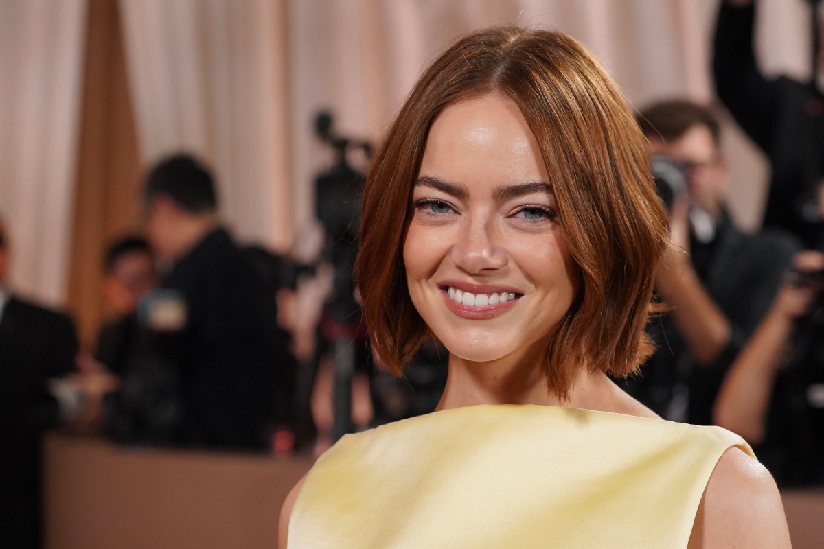Herečka Emma Stone v kreácii Louis Vuitton. 