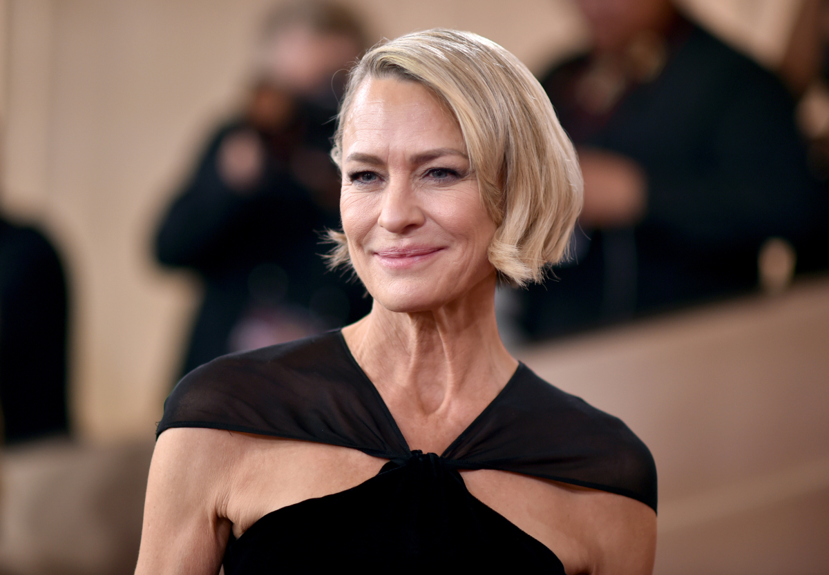 Herečka Robin Wright (59) a jej úprava na cenách Zlatý glóbus. 
