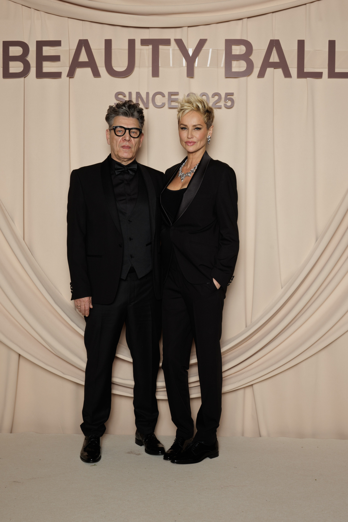 Slovenská topmodelka Adriana Sklenaříková prišla s partnerom Marcom Lavoineom. 