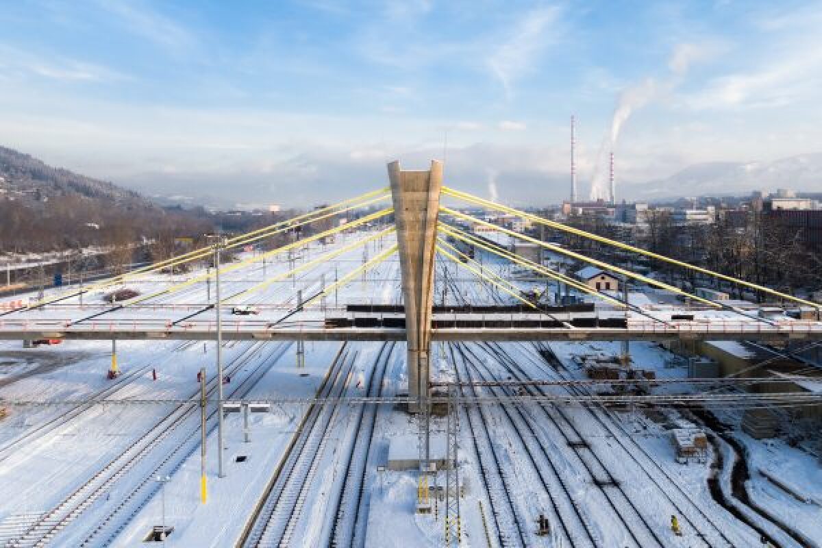 Nadjazd ponad kolajisko ZST Zilina fotografie PERI dronovezabery