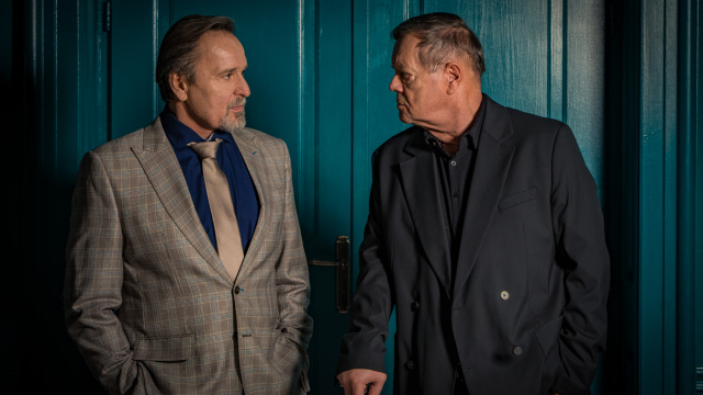 Dvaja bratia a zároveň nepriatelia na život a na smrť Edgar Kráľovič (Jozef Vajda) a Richard Kráľovič (Vladimír Černý).