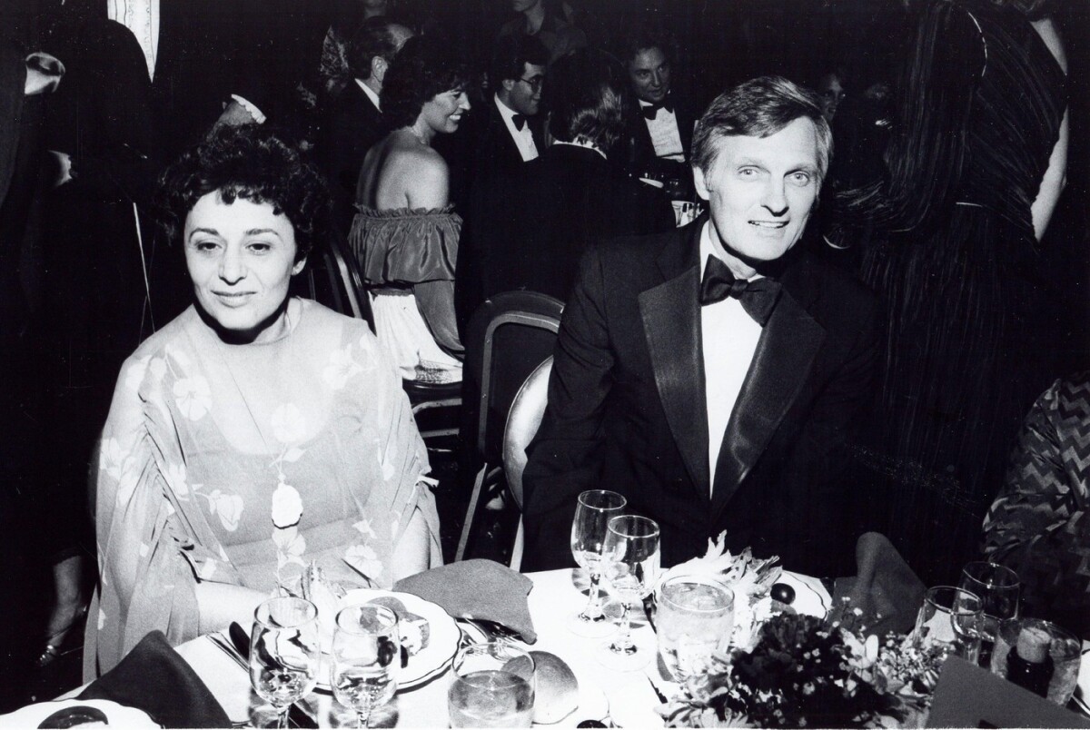 ALAN ALDA