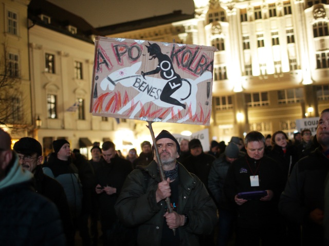 Protest / mladí Maďari / Benešove dekréty /