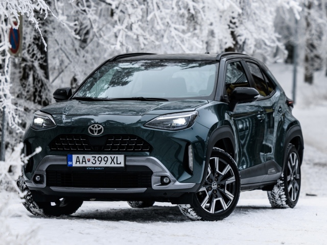Yaris Cross Hybrid podstúpil vlani facelift. Na dizajne sa toho ale veľa nemenilo. Nová verzia Executive sa však môže pochváliť dvojfarebným lakovaním a 18-palcovými diskami kolies.