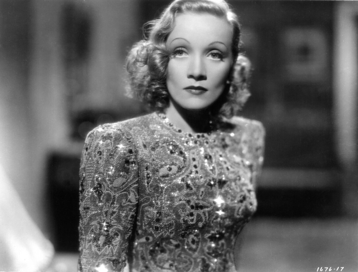 Herečka a speváčka Marlene Dietrich sa tiež ocitla v rebríčku. Koľko rokov mala táto ikona, keď v roku 1992 zomrela?