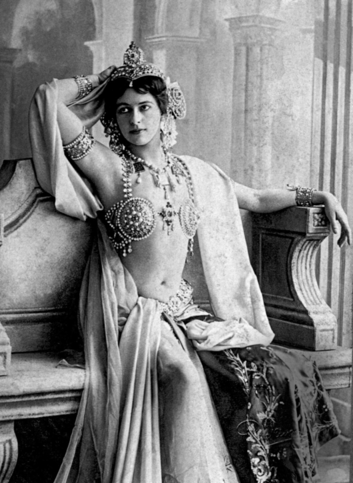 Skutočná špiónka menom Mata Hari sa tiež ocitla v rebríčku najkrajších žien sveta podľa umelej inteligencie. Viete, z ktorej krajiny pochádzala?