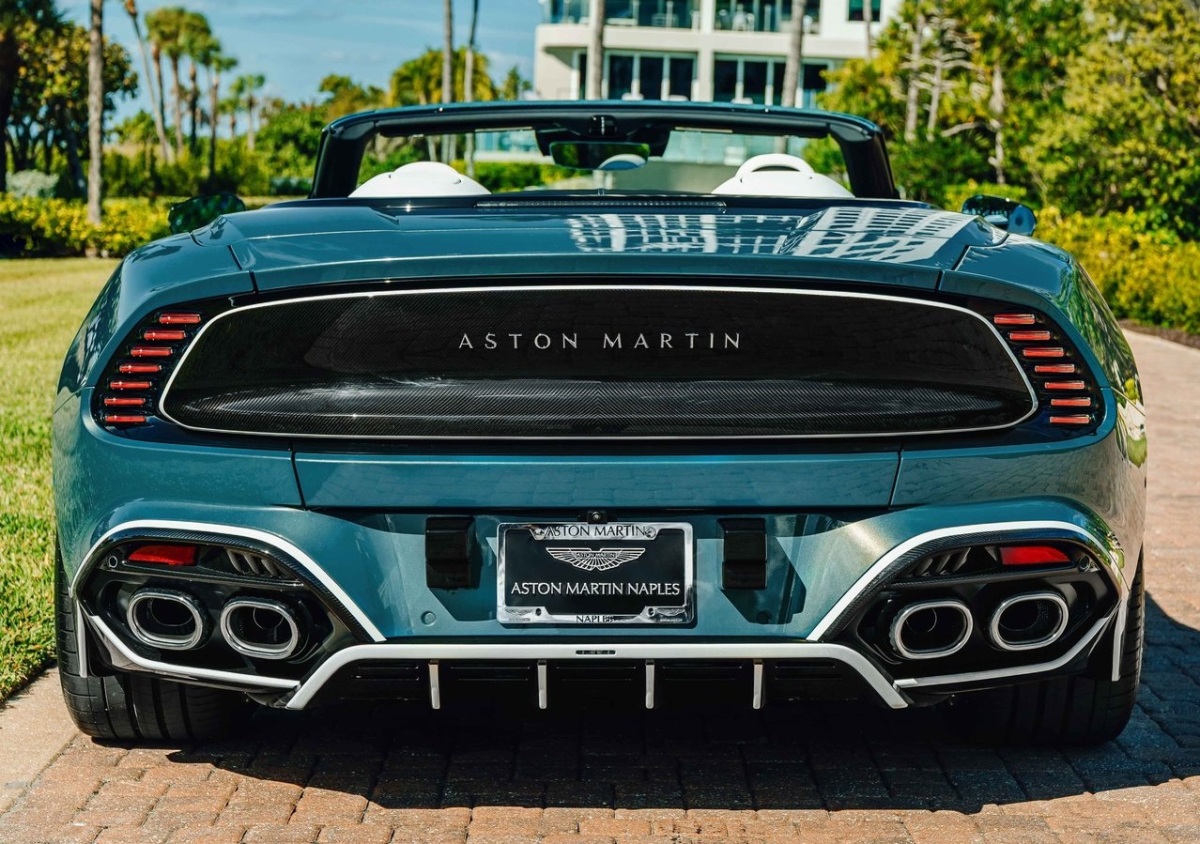 Aston Martin Vanquish Volante Wave Edition 1