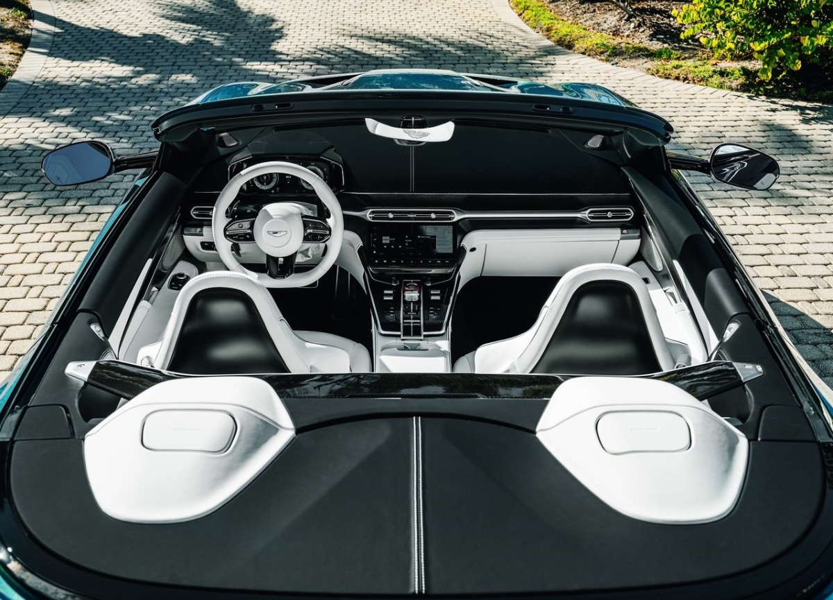 Aston Martin Vanquish Volante Wave Edition 3